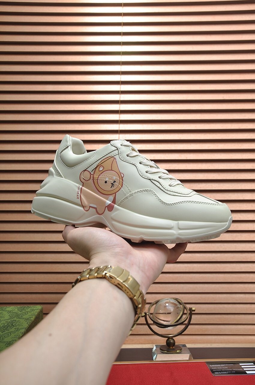 Gucci Bear Graphic Low-Top Sneakers — model