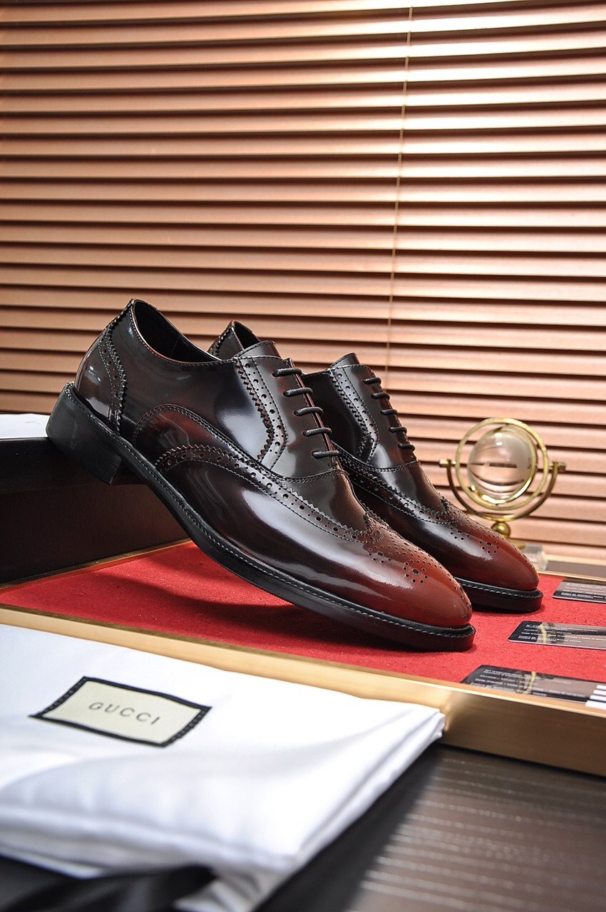 Gucci Glossy Brogue Oxford Shoes — side